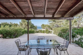 Villa Reiki, Classy beachfront Home at Lakkopetra